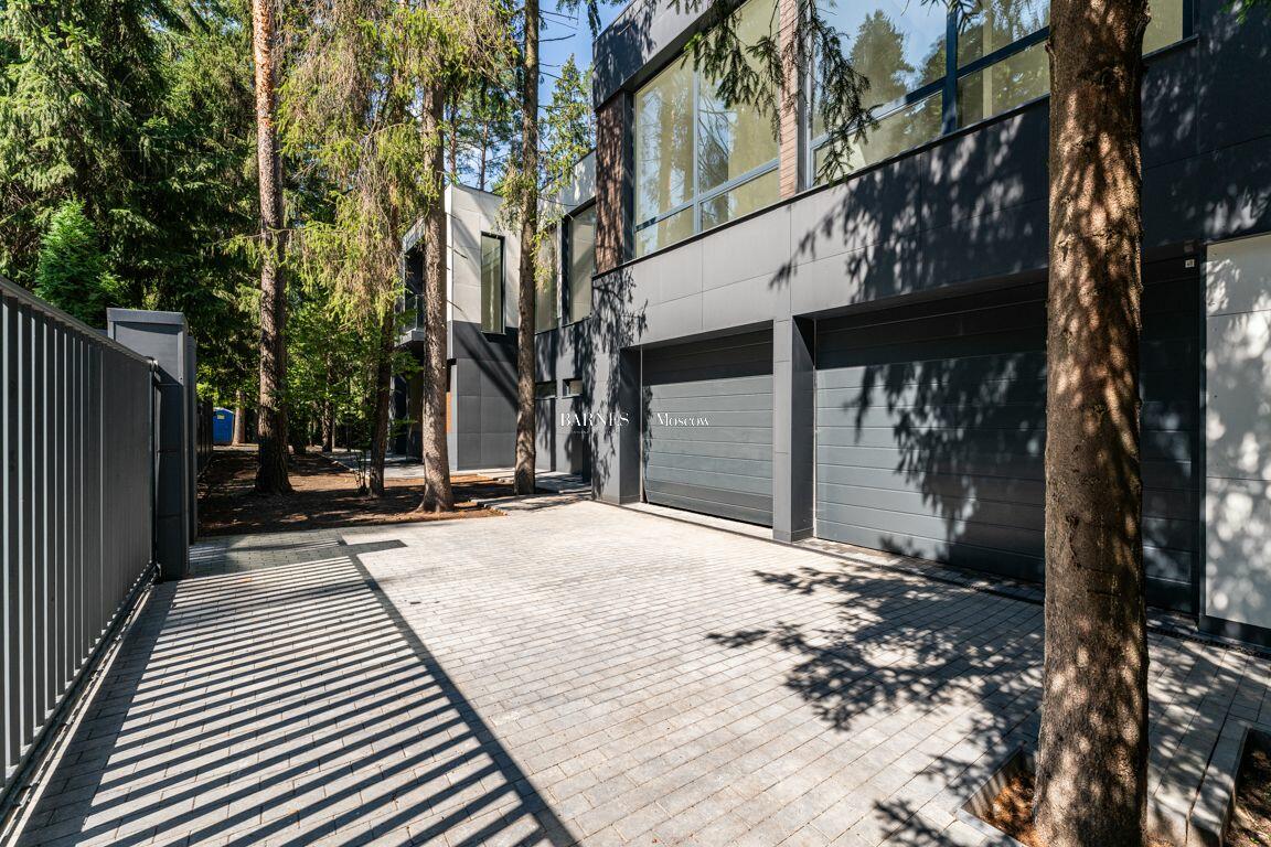 2-этажный коттедж 1 050 м² без отделки