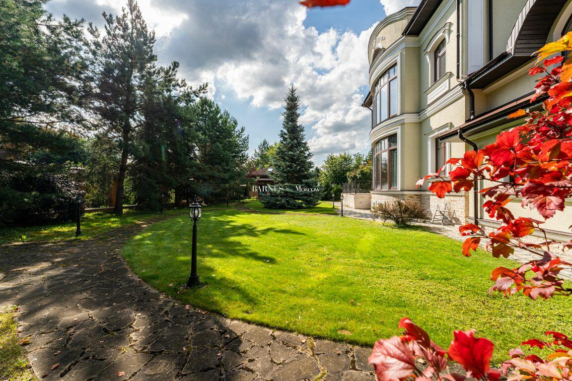 3-этажный коттедж 866 м² с отделкой
