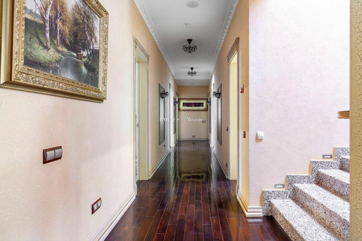 2-этажный коттедж 700 м² с отделкой