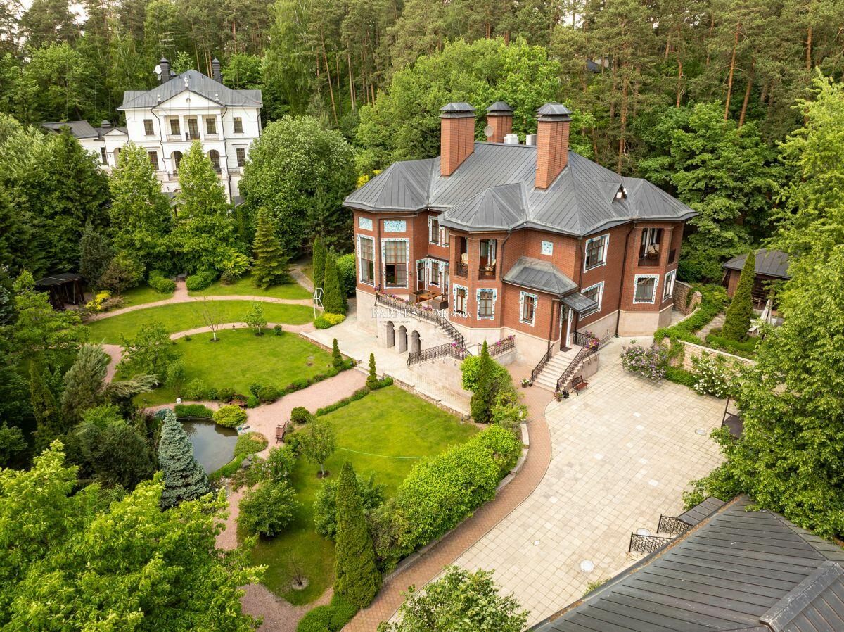 2-этажный коттедж 761 м² с отделкой