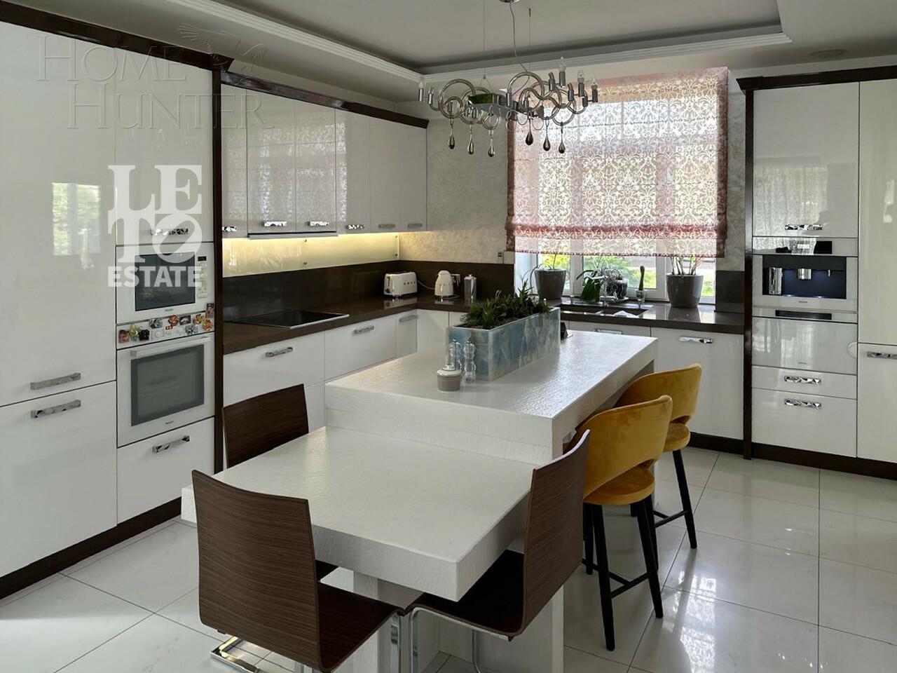 2-этажный коттедж 345 м² с отделкой