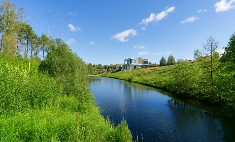 3-этажный коттедж 1 250 м² без отделки