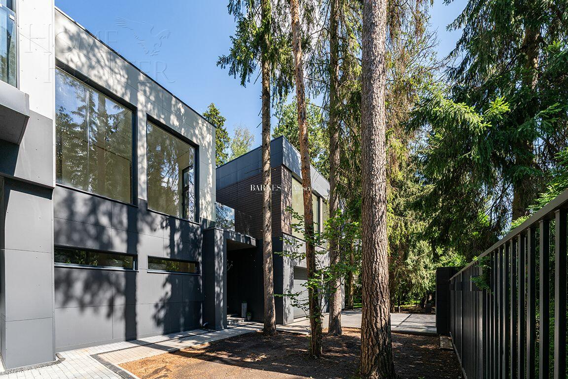 2-этажный коттедж 1 050 м² без отделки