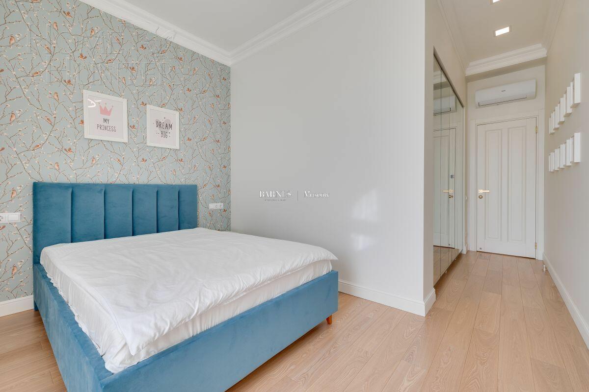 2-этажный коттедж 300 м² с отделкой