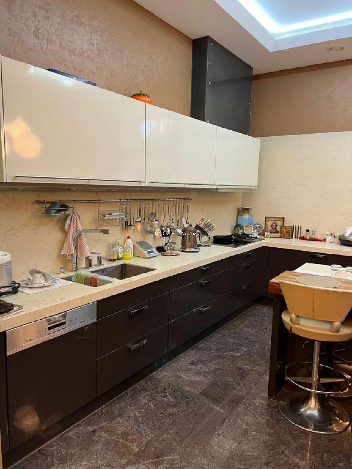 2-этажный коттедж 690 м² с отделкой