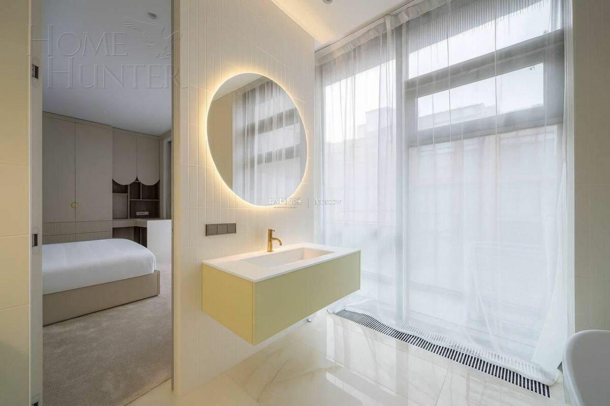 4-этажный таунхаус 240 м² с отделкой