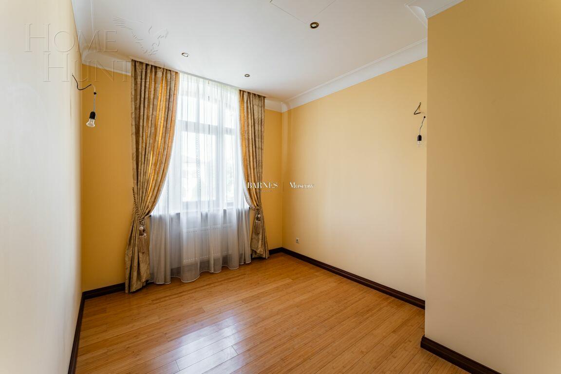 3-этажный коттедж 866 м² с отделкой