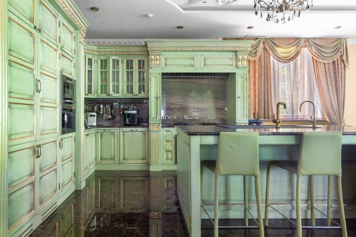 2-этажный коттедж 700 м² с отделкой