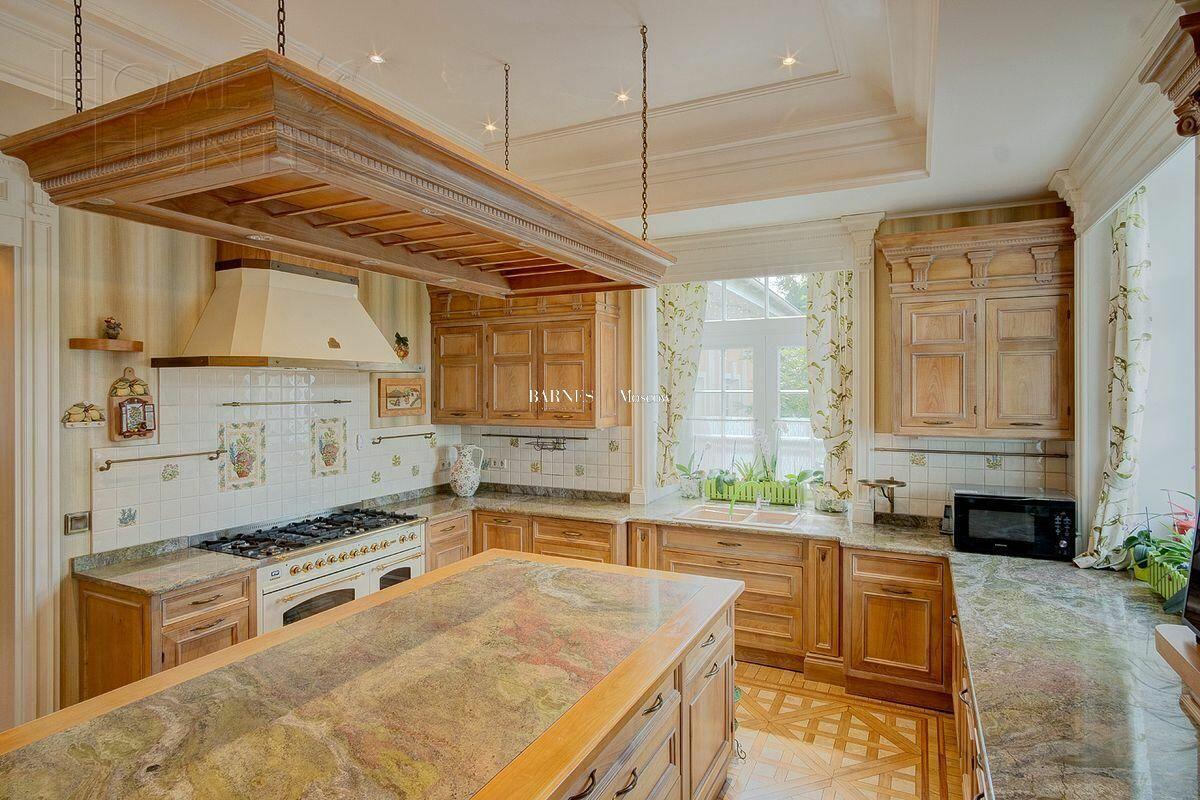 2-этажный коттедж 1 624 м² с отделкой