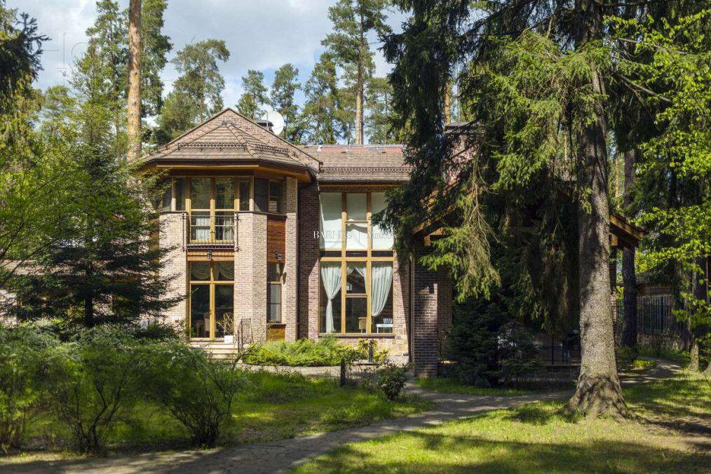 2-этажный коттедж 600 м² с отделкой