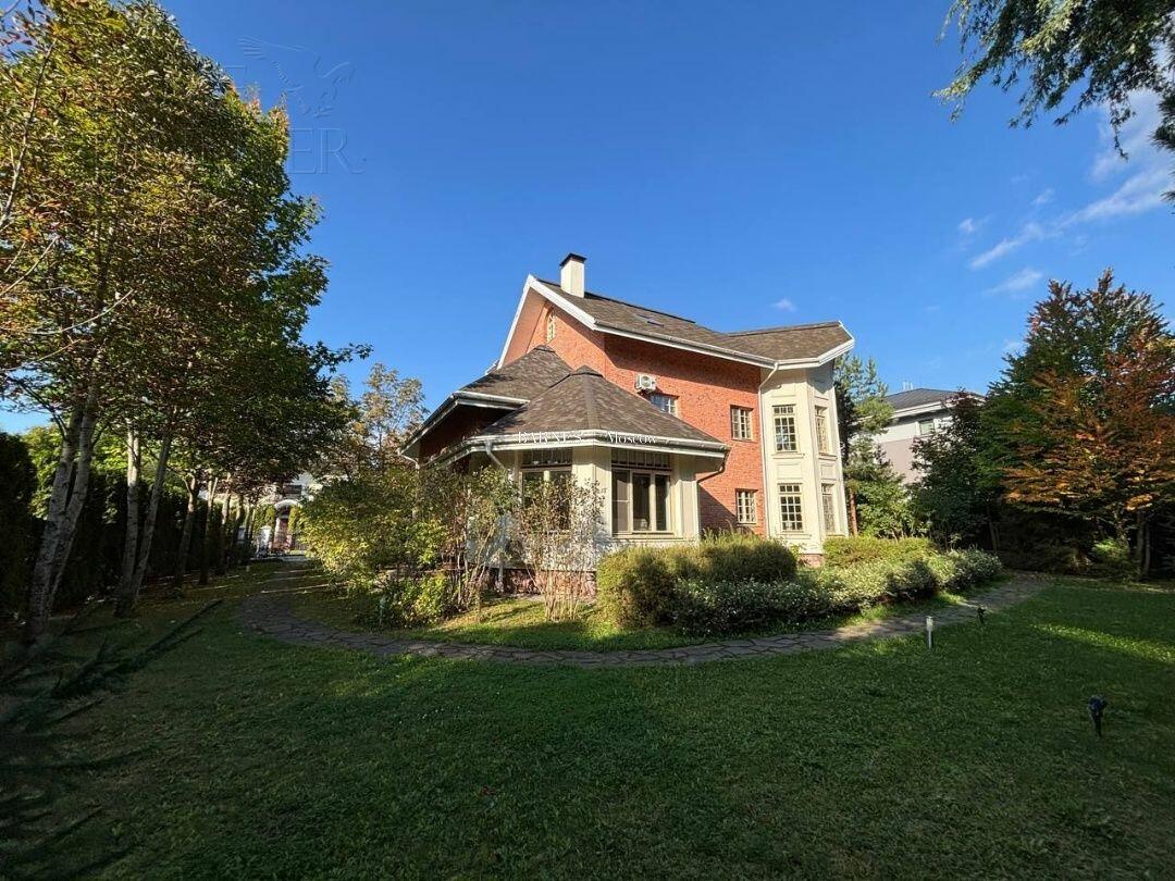 2-этажный коттедж 550 м² с отделкой