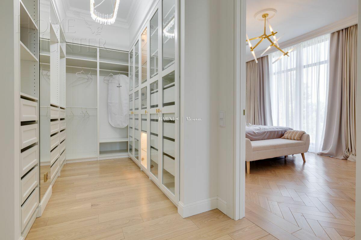 2-этажный коттедж 300 м² с отделкой