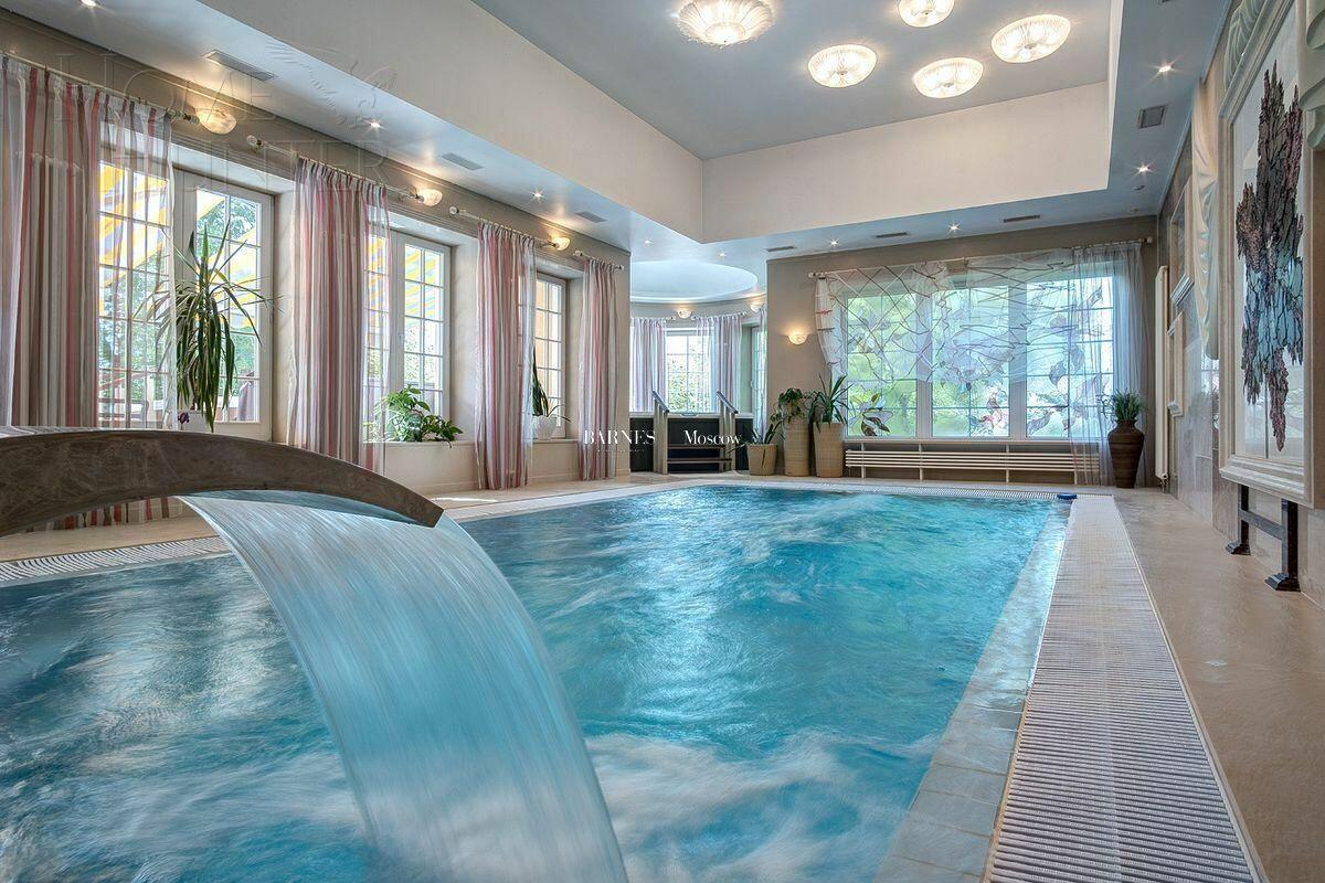 2-этажный коттедж 1 624 м² с отделкой