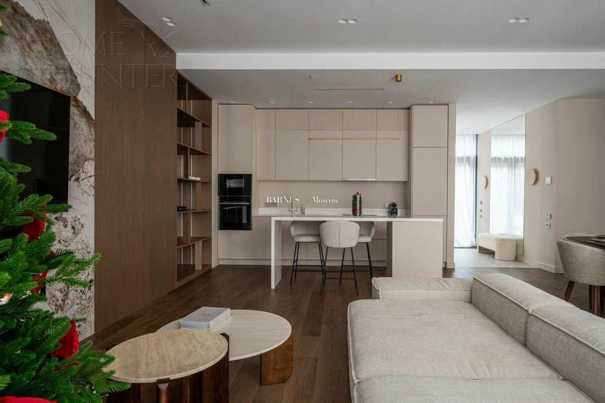 4-этажный таунхаус 240 м² с отделкой