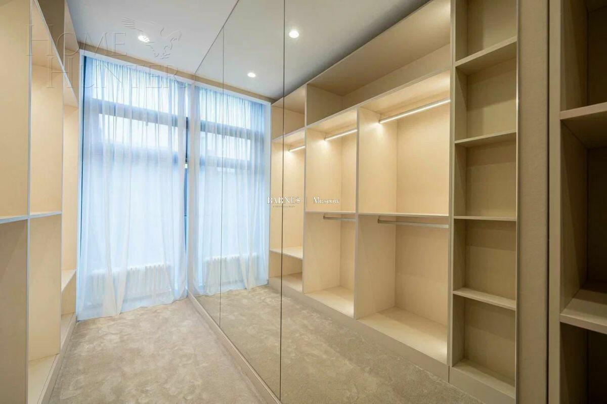 4-этажный таунхаус 240 м² с отделкой