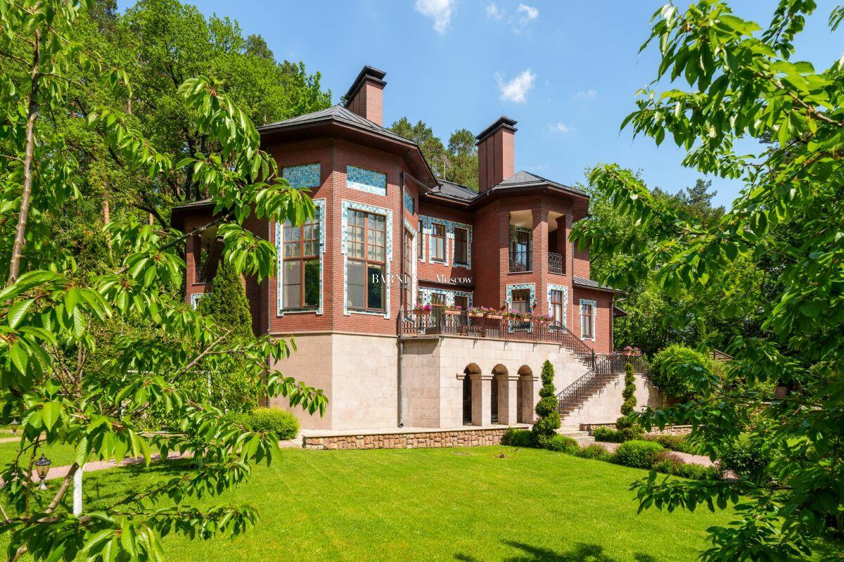 2-этажный коттедж 761 м² с отделкой