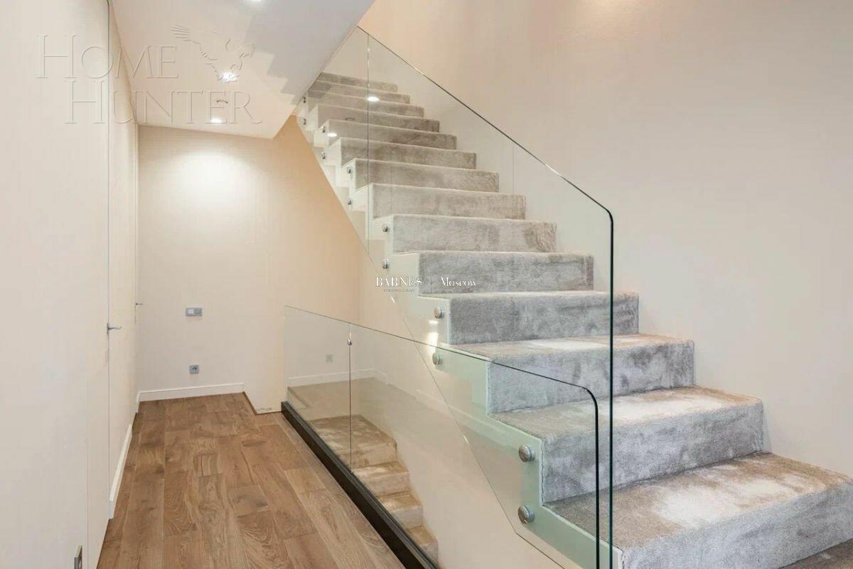 4-этажный таунхаус 240 м² с отделкой