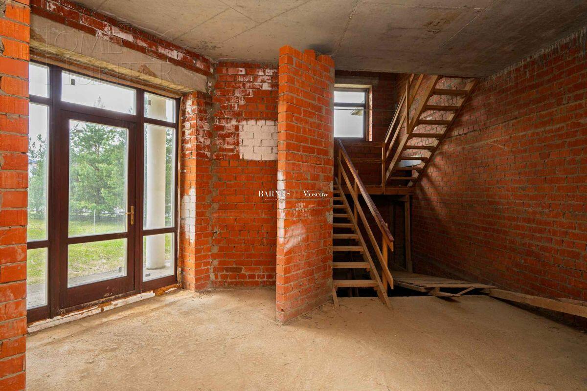 2-этажный коттедж 700 м² без отделки
