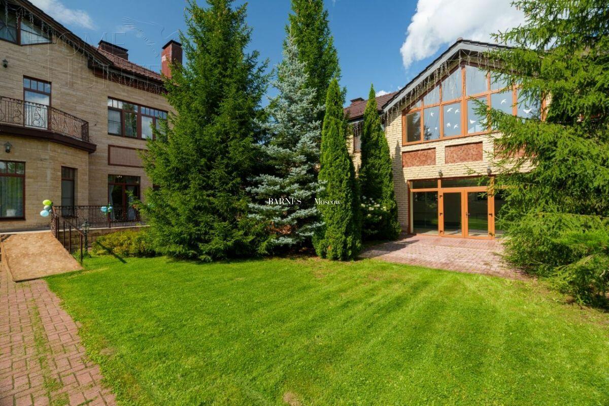 2-этажный коттедж 1 378 м² с отделкой