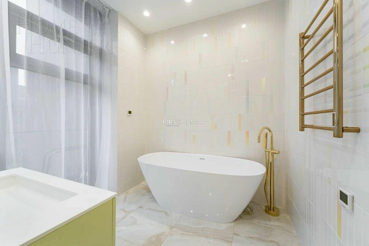 4-этажный таунхаус 240 м² с отделкой