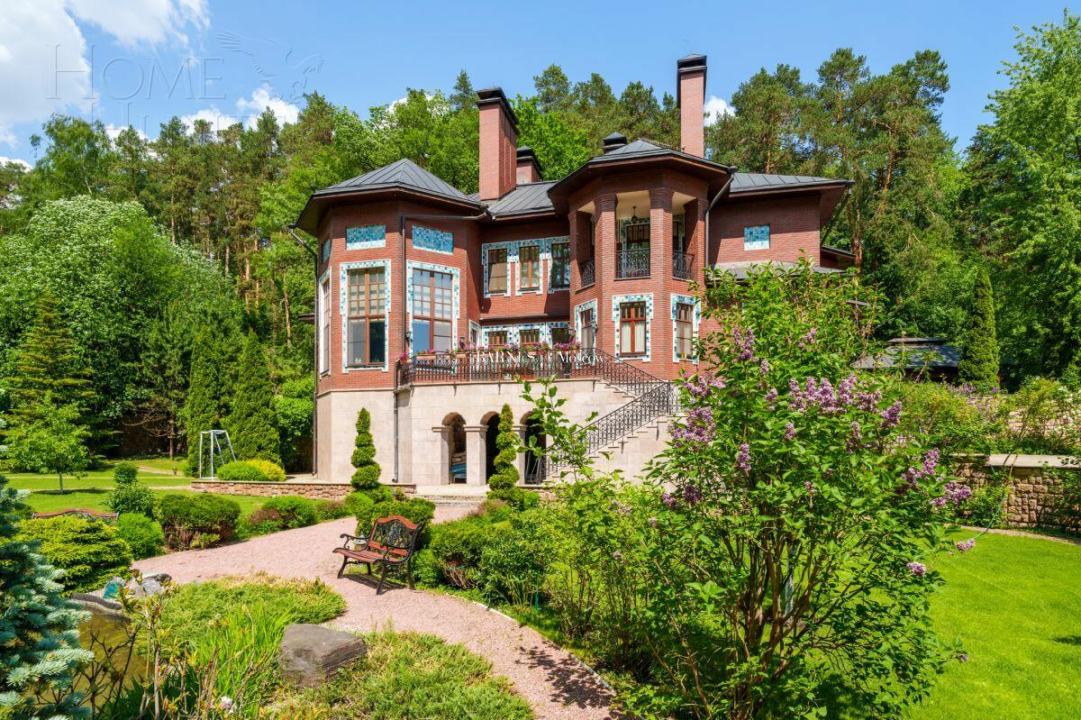 2-этажный коттедж 761 м² с отделкой