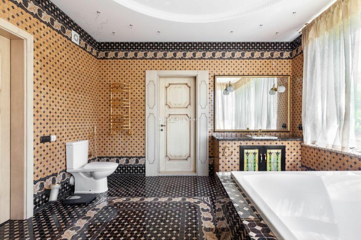 2-этажный коттедж 700 м² с отделкой