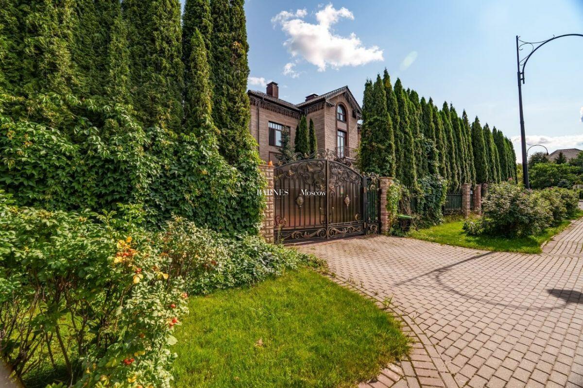 2-этажный коттедж 1 378 м² с отделкой