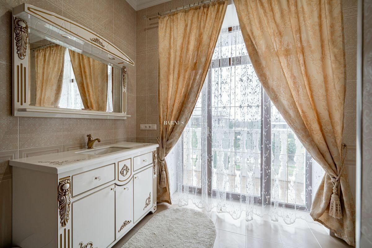 2-этажный коттедж 550 м² с отделкой