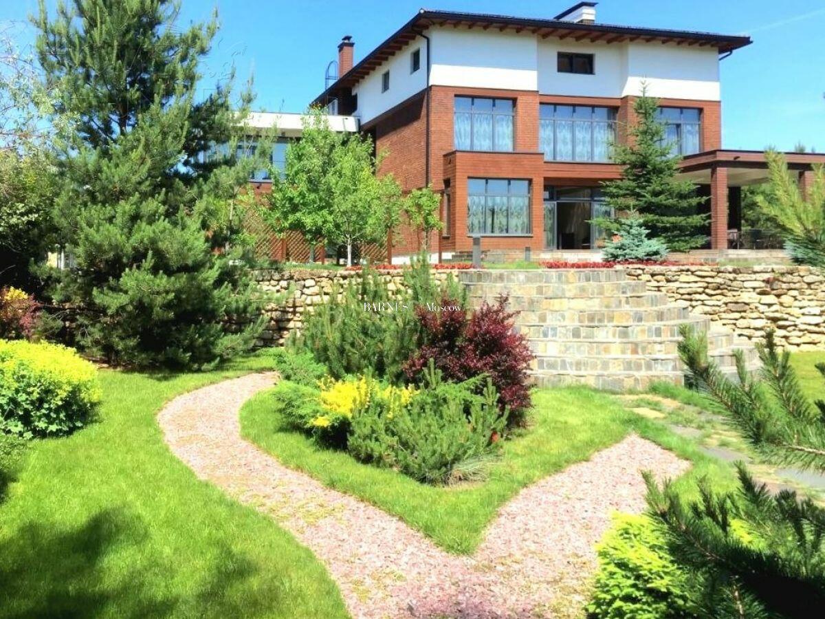 3-этажный коттедж 900 м² с отделкой