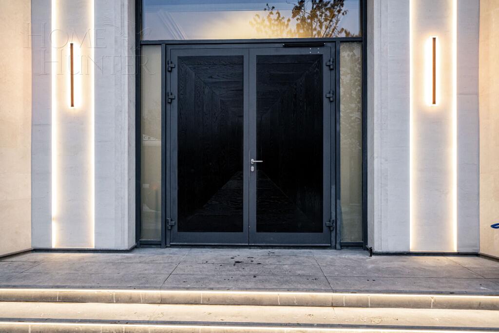 2-этажный коттедж 2 430 м² с отделкой