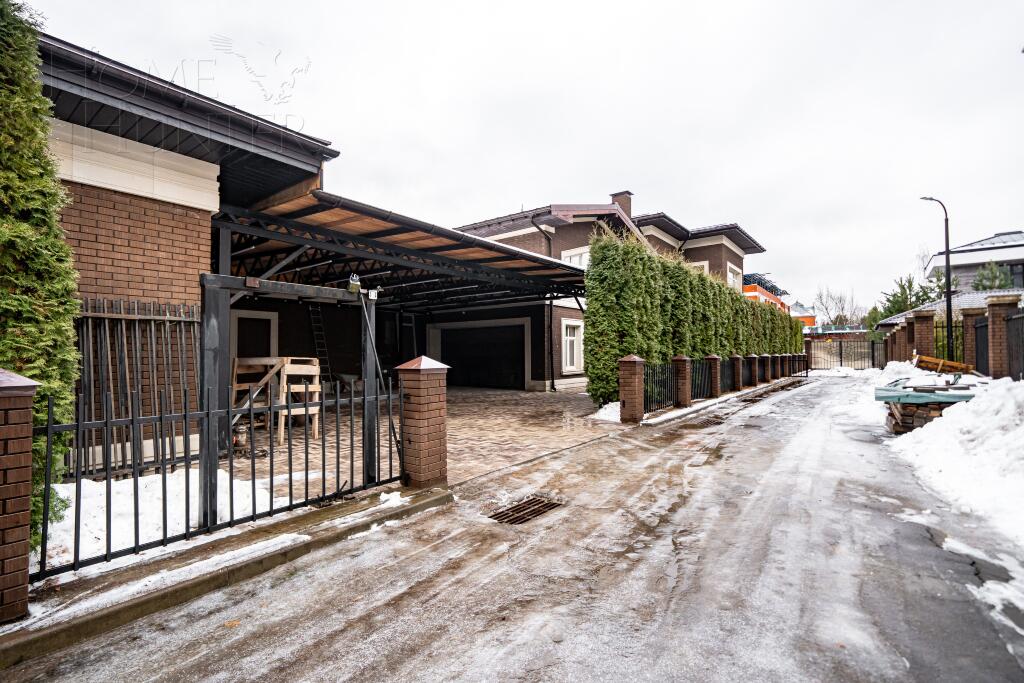 2-этажный коттедж 750 м² без отделки