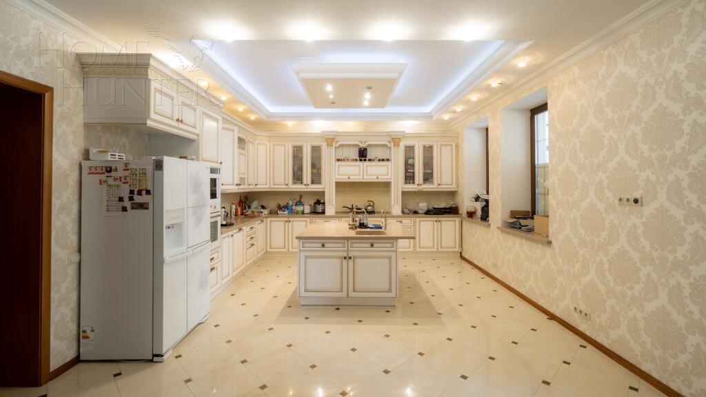 2-этажный коттедж 1 000 м² с отделкой