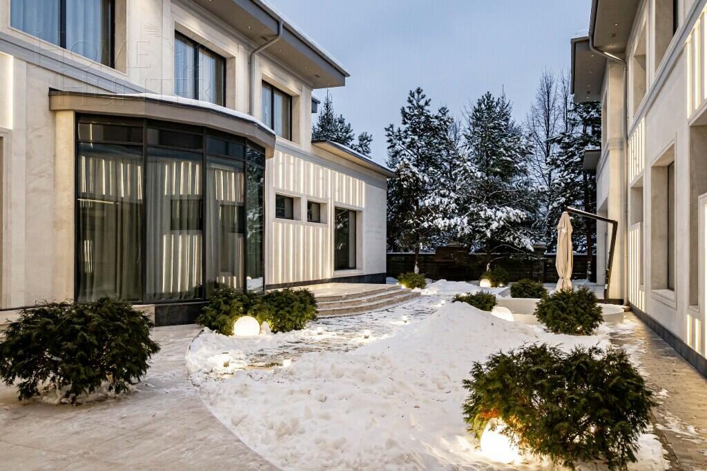 2-этажный коттедж 2 430 м² с отделкой