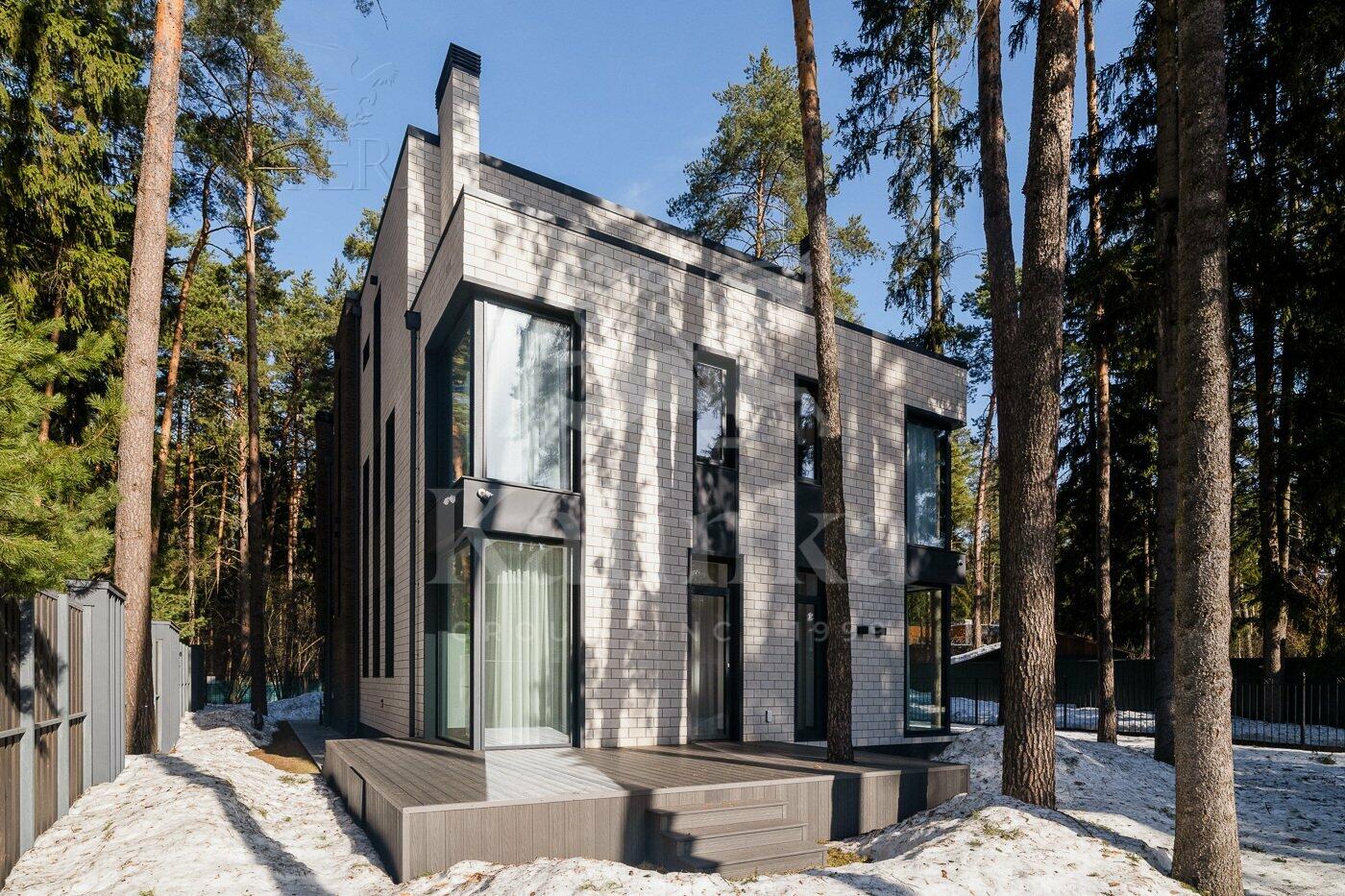 3-этажный коттедж 420 м² с отделкой