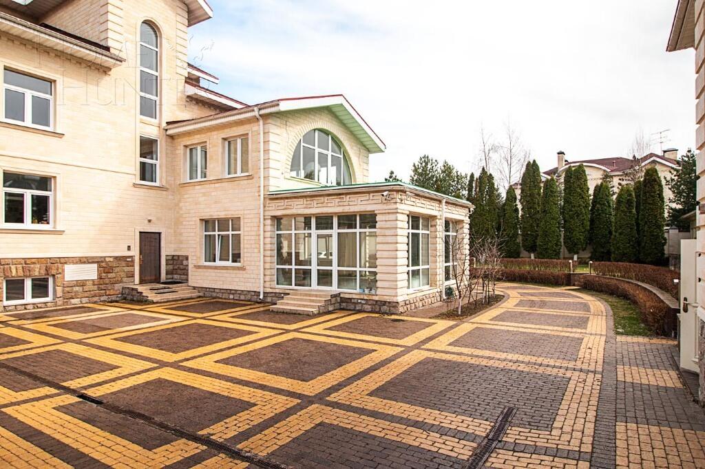 2-этажный коттедж 1 112 м² с отделкой