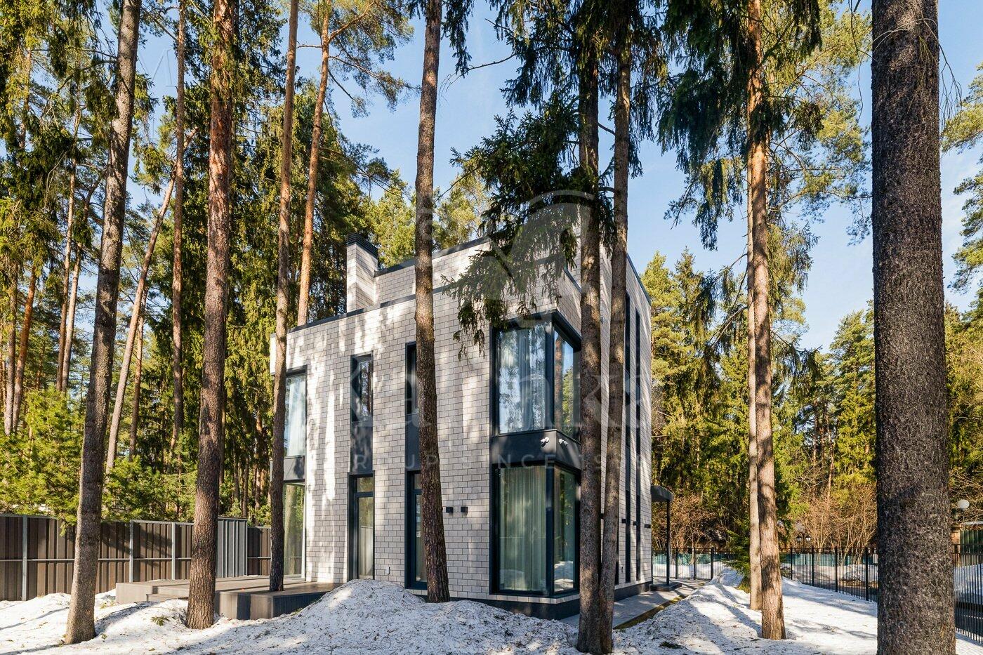 3-этажный коттедж 420 м² с отделкой