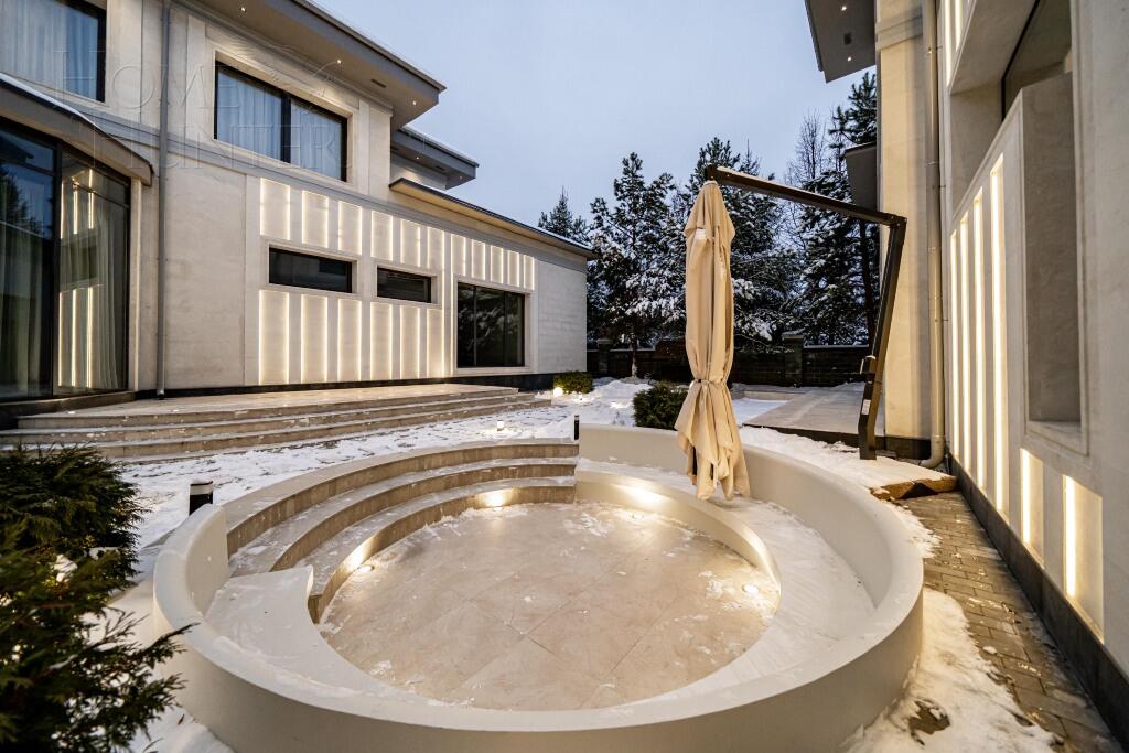 2-этажный коттедж 2 430 м² с отделкой