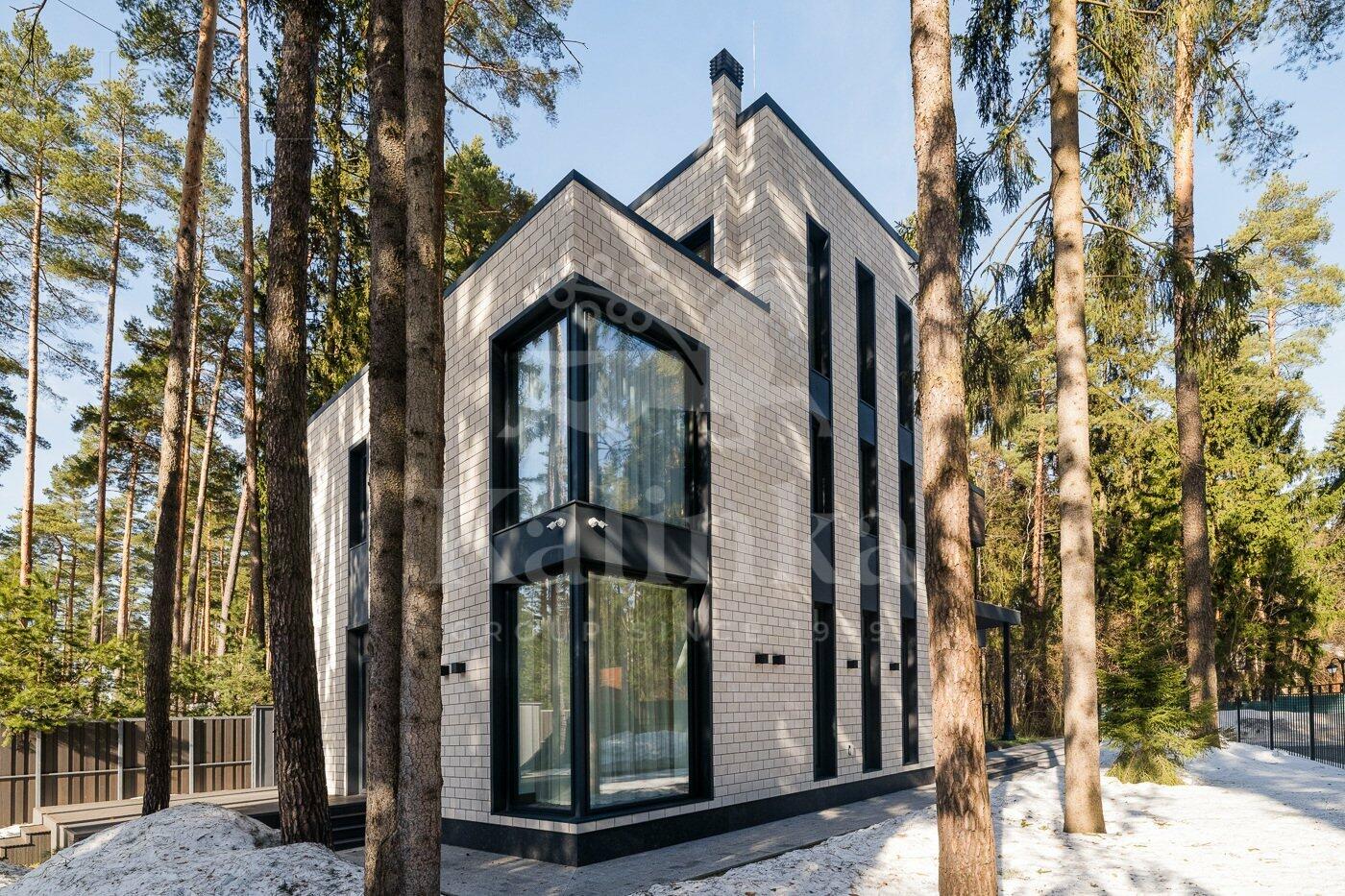 3-этажный коттедж 420 м² с отделкой