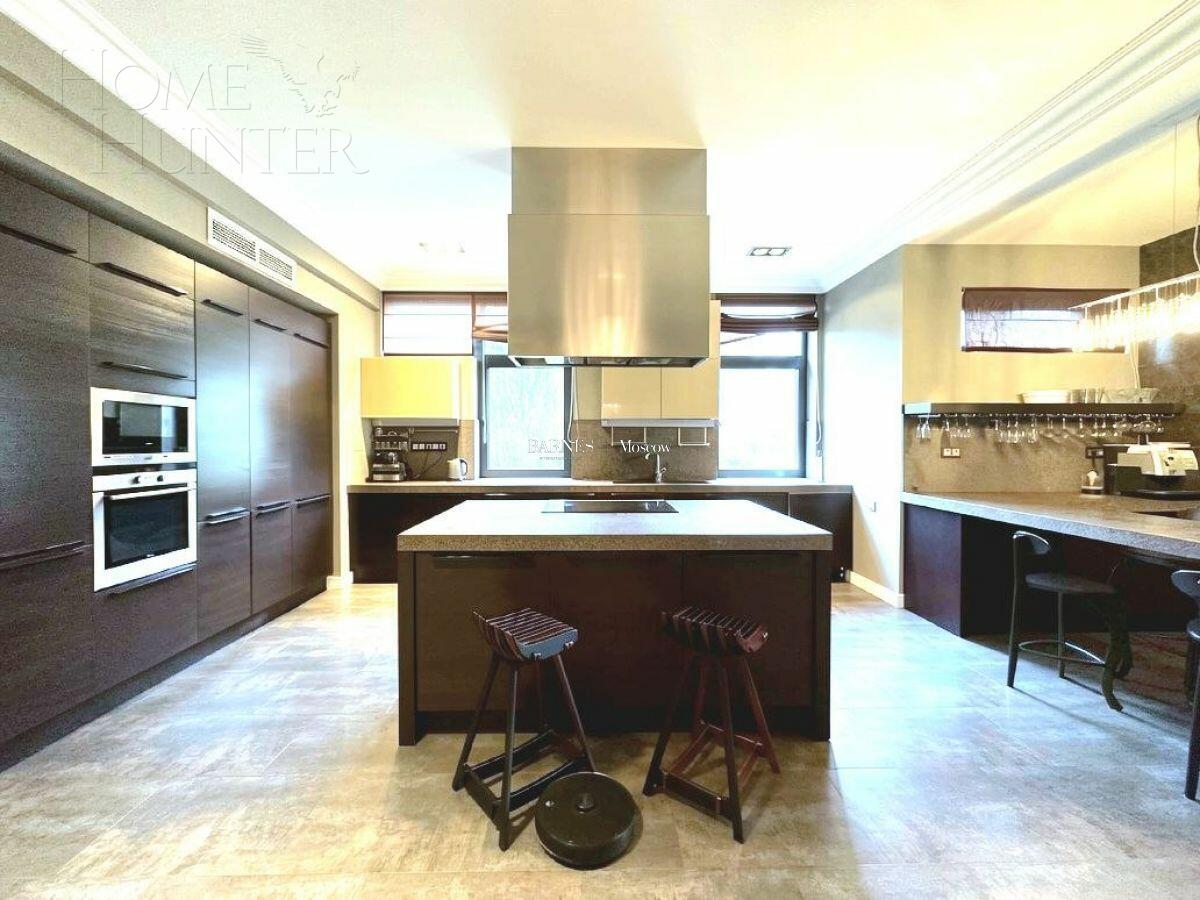 3-этажный коттедж 900 м² с отделкой