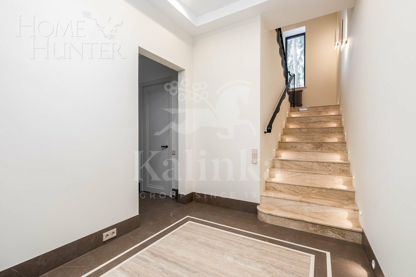 3-этажный коттедж 420 м² с отделкой