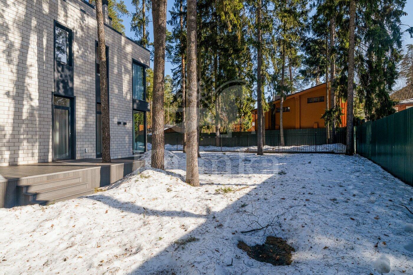 3-этажный коттедж 420 м² с отделкой