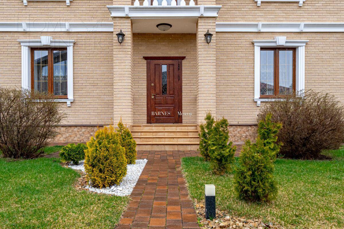 2-этажный коттедж 550 м² с отделкой