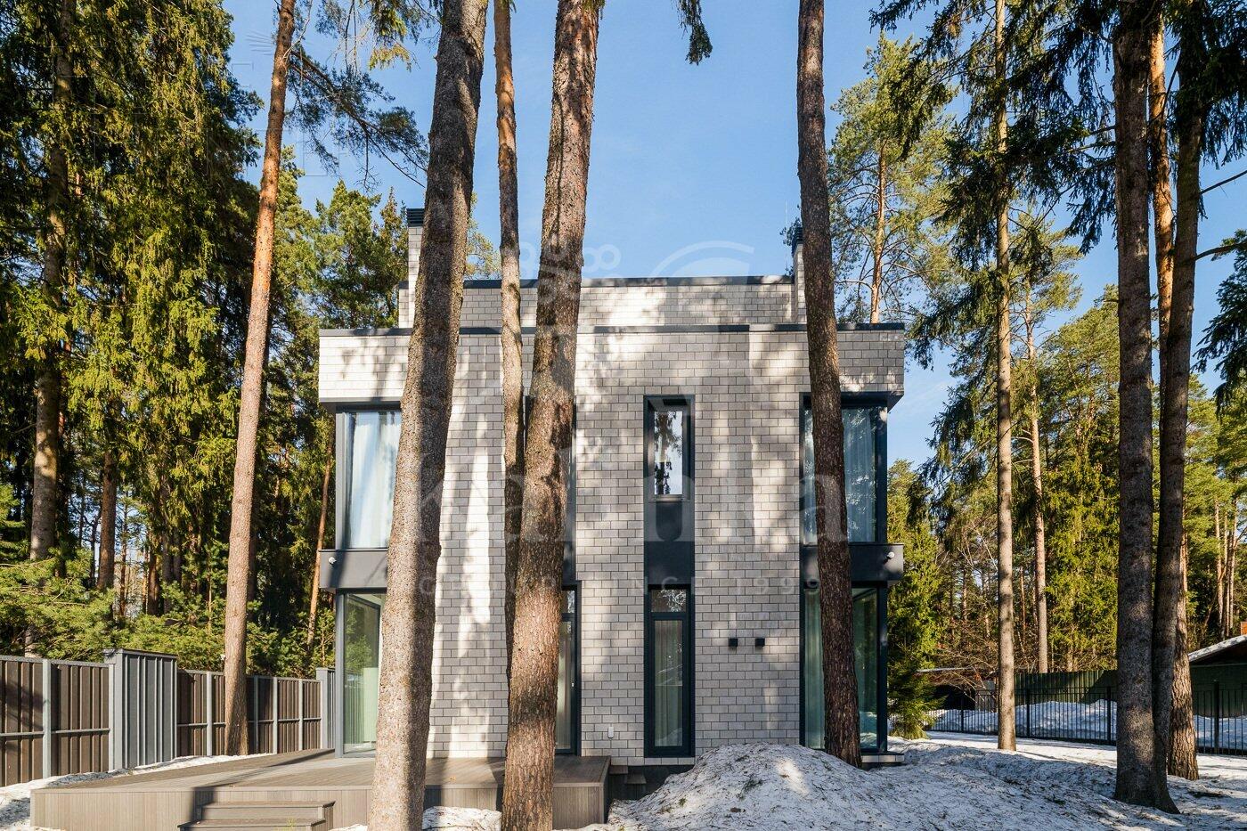 3-этажный коттедж 420 м² с отделкой