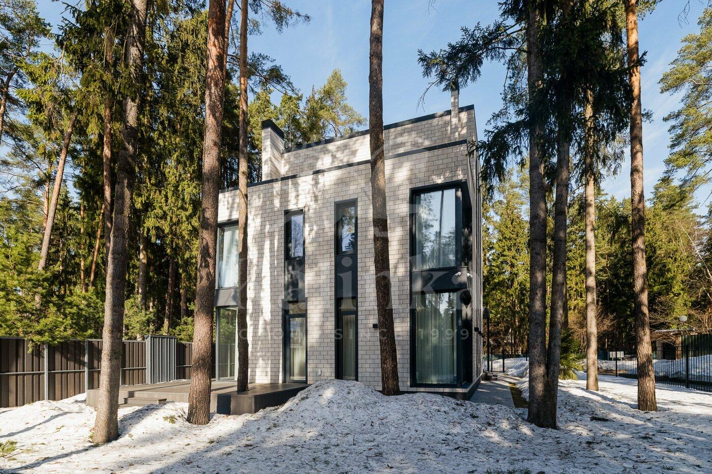 3-этажный коттедж 420 м² с отделкой