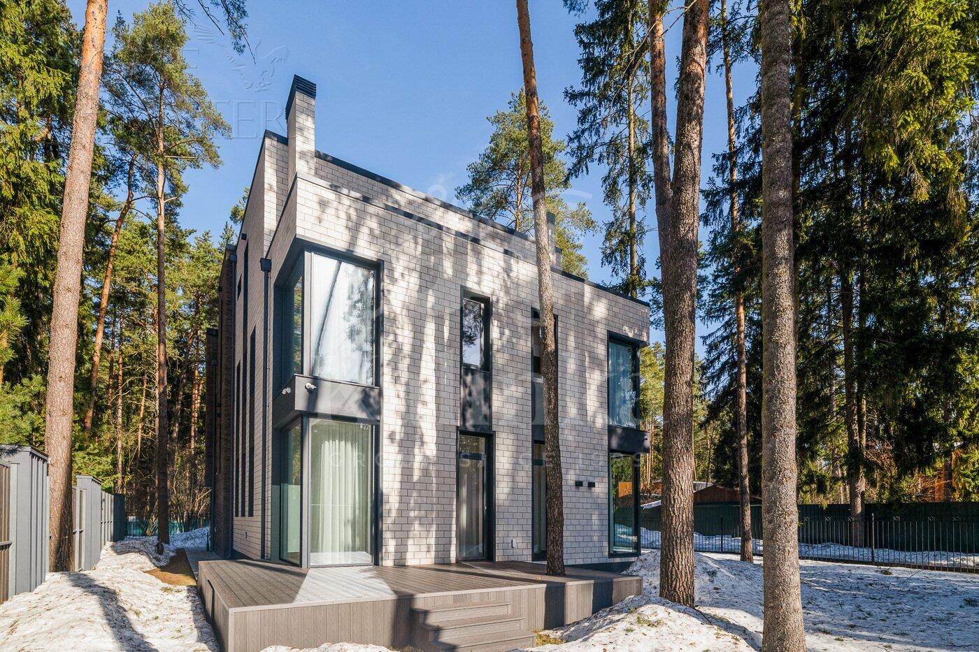 3-этажный коттедж 420 м² с отделкой