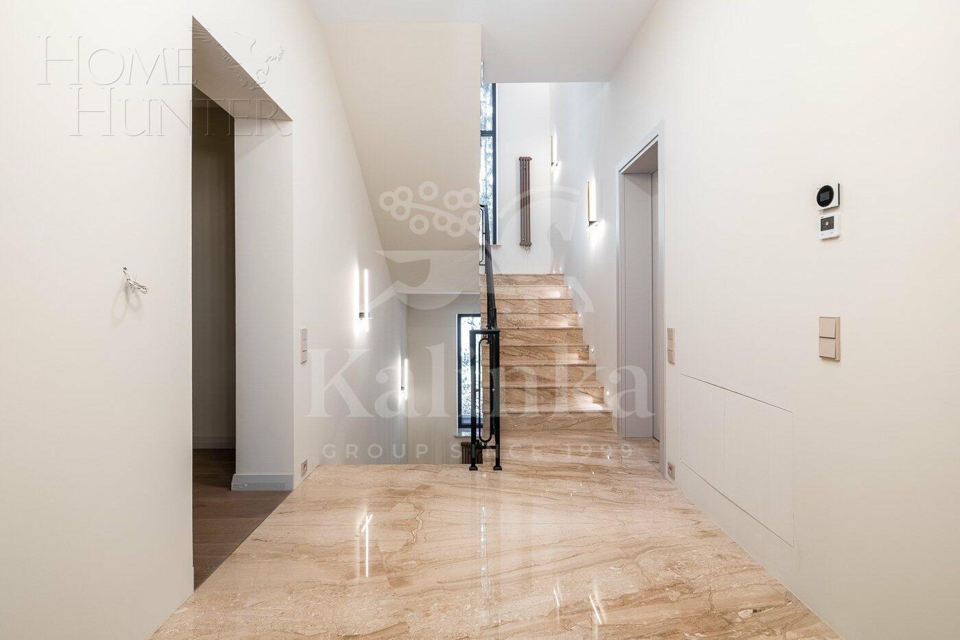 3-этажный коттедж 420 м² с отделкой