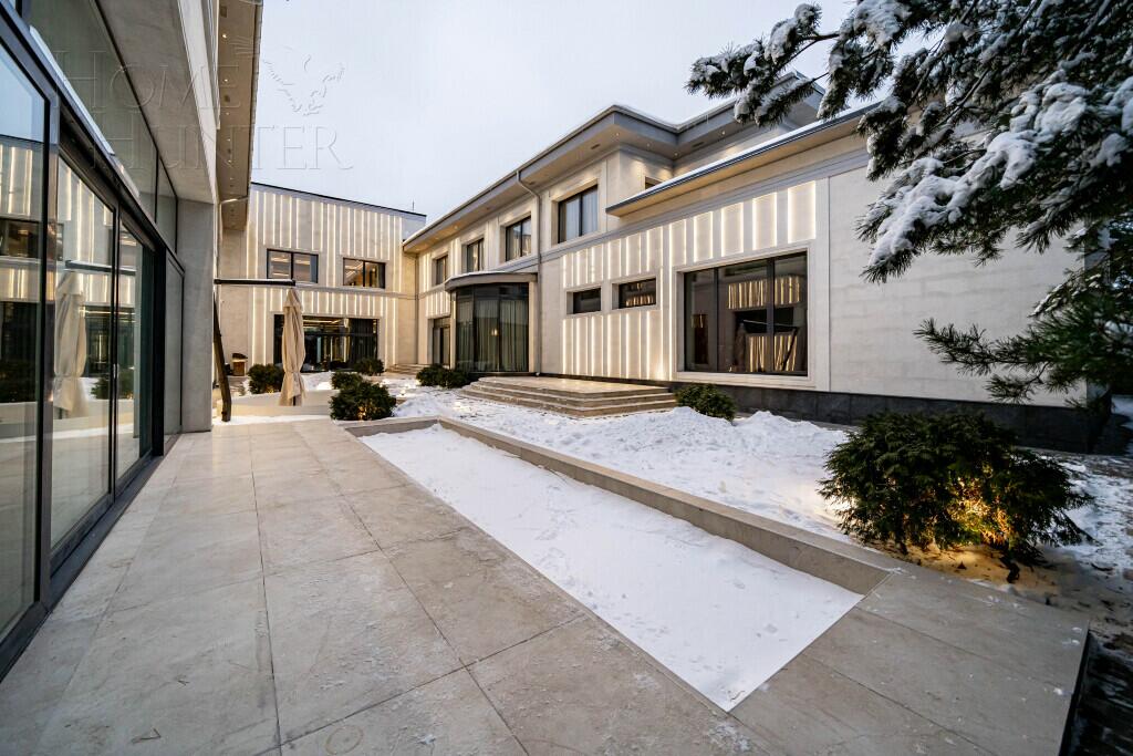 2-этажный коттедж 2 430 м² с отделкой