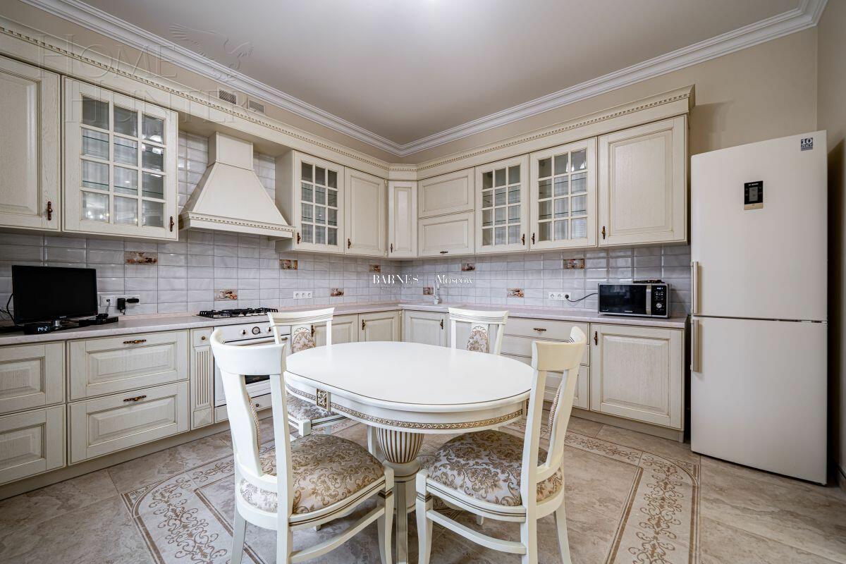 2-этажный коттедж 550 м² с отделкой