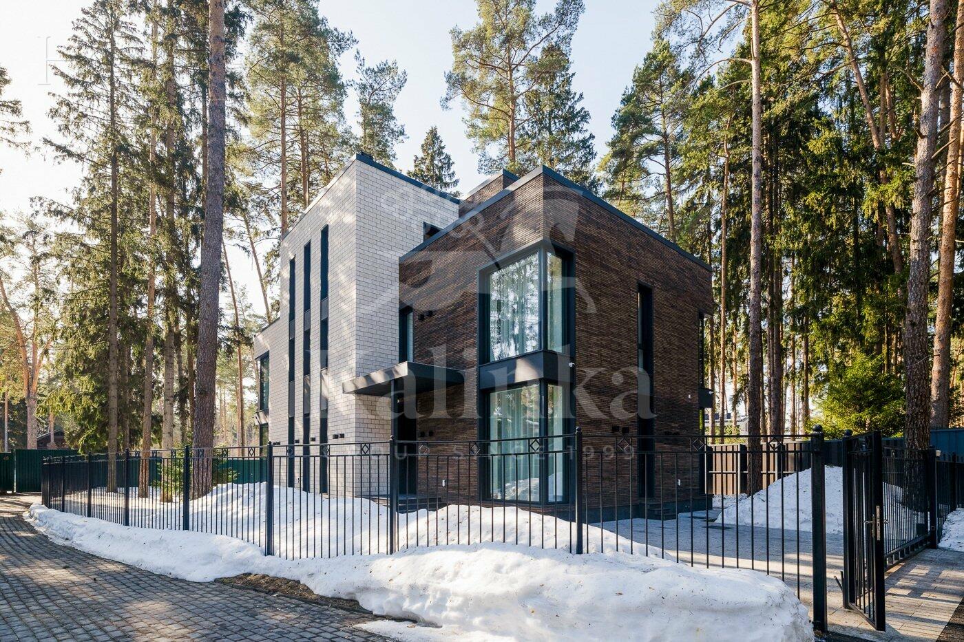 3-этажный коттедж 420 м² с отделкой