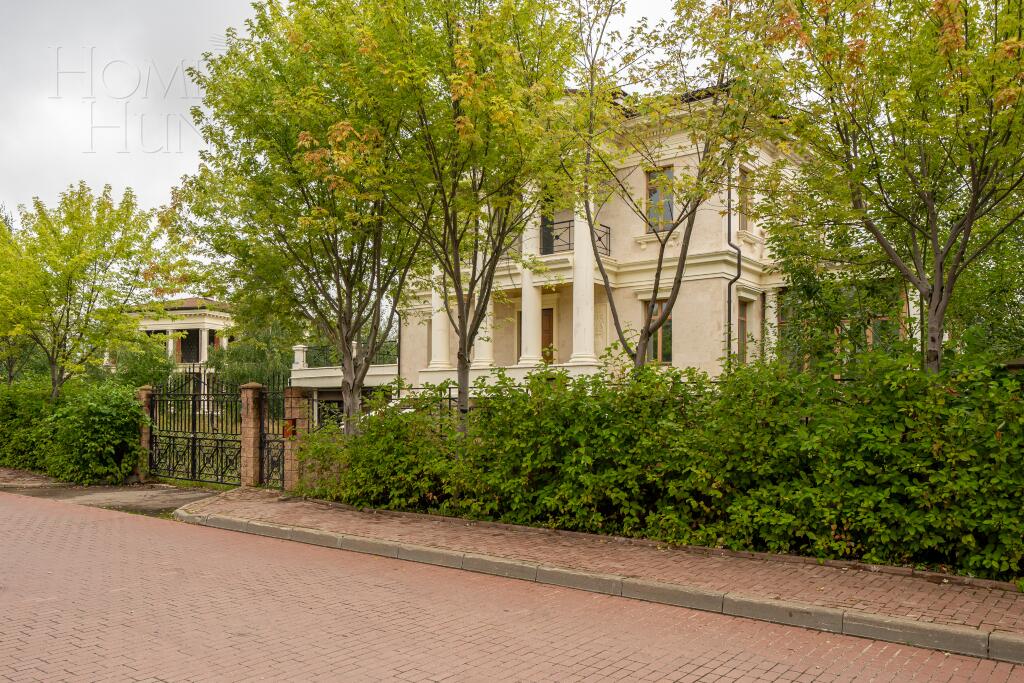 2-этажный коттедж 680 м² без отделки